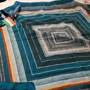 Larioseta como scarf